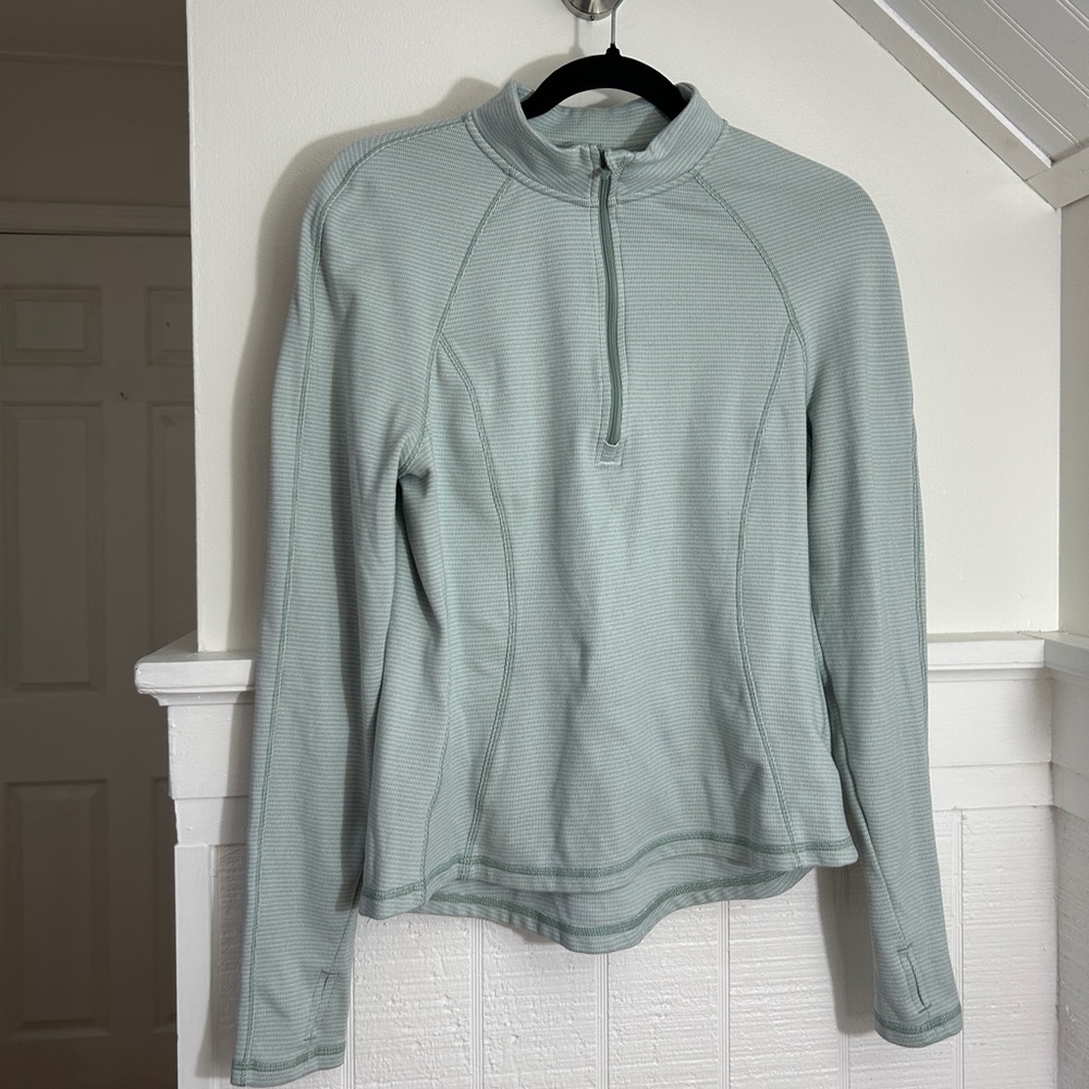 Avalanche Outdoor Supply Light Green Base Layer Pullover size Medium